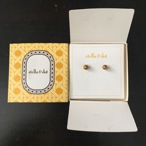 Stella& Dot Vintage Studs